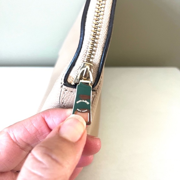 Coach Beige/Tan Leather Clutch/Cosmetic Case - Picture 5 of 12